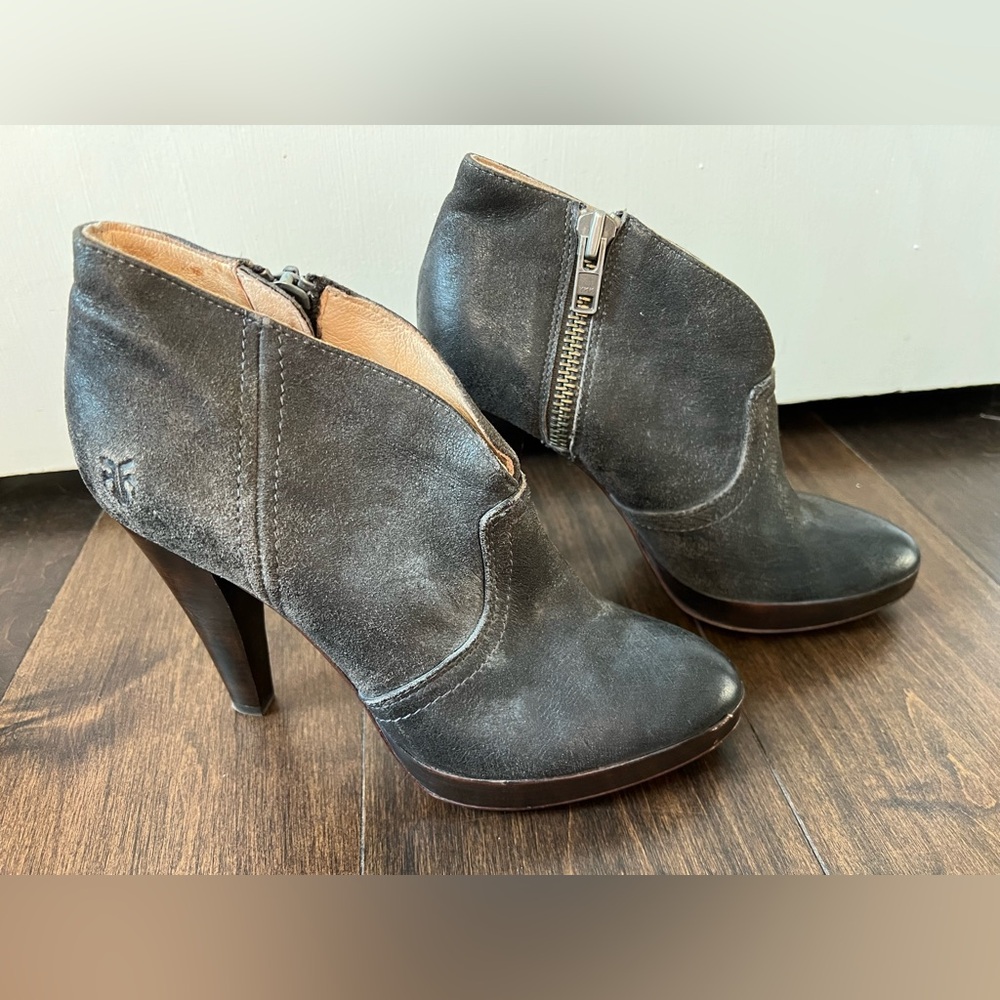Frye- Harlow Campus Bootie- Size 7.5 - Brown